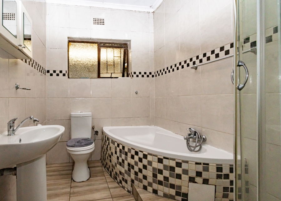 3 Bedroom Property for Sale in Silversands Western Cape